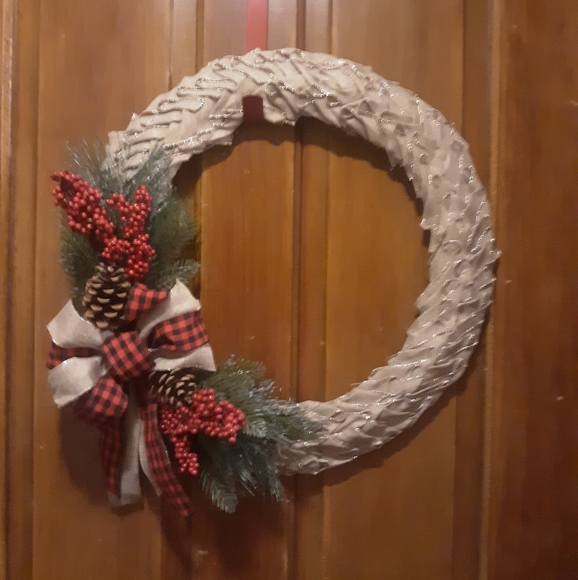 Winter / Christmas Wreath - Picture 3 of 3